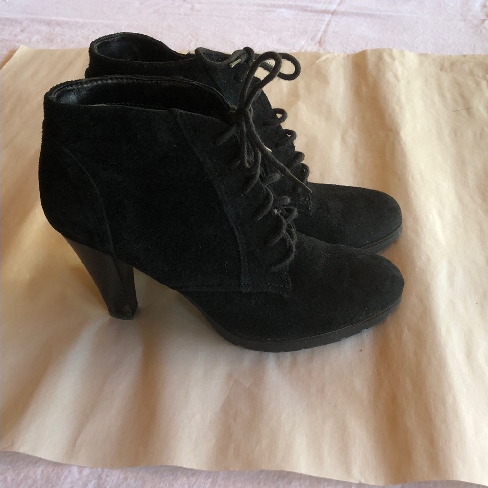 White Mountain Black Suede Ankle Boots